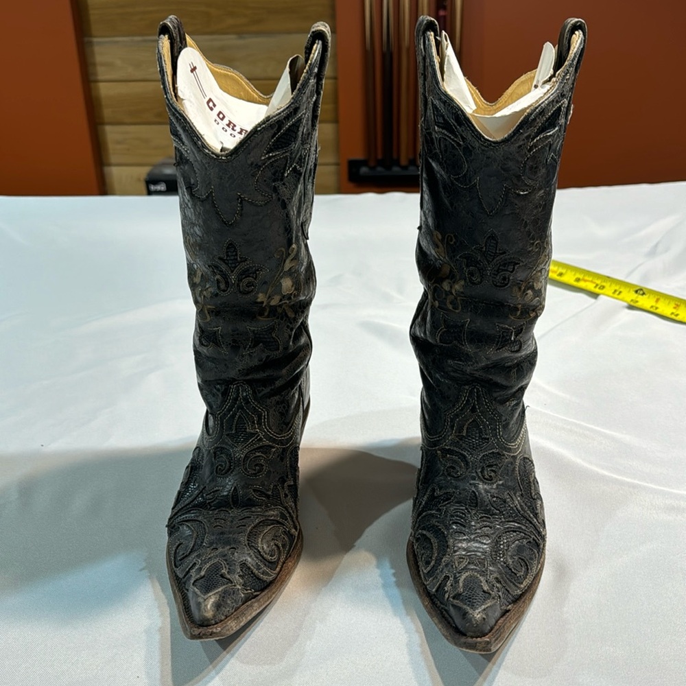 Corral boots